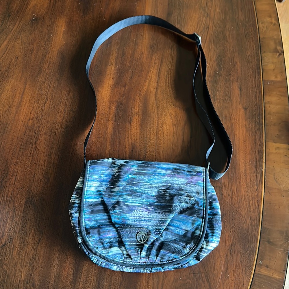 Ivivva endless play crossbody bag.